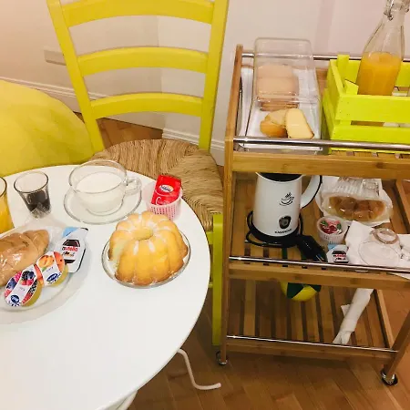 Il Faro Di Serapide Couette-café Naples